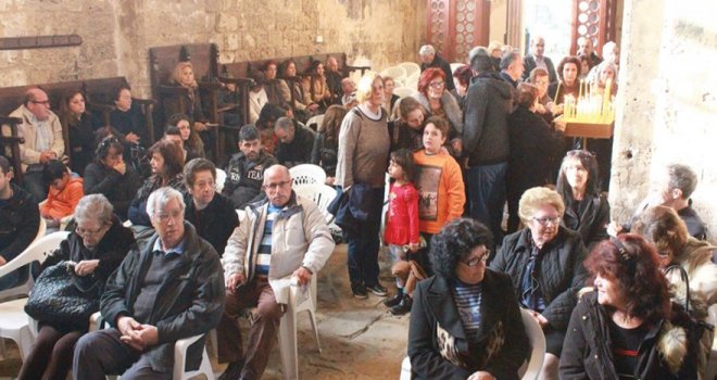 DENİZE HAÇ ATIP SULARI KUTSADILAR! 