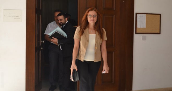 DERYA 3.5 SAAT KÜRSÜDE KALDI