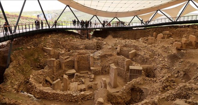 Dünyanın en eski tapınağı Göbeklitepe'ye Stonehenge modeli.