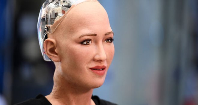 DÜNYANIN VATANDAŞLIK ALAN İLK İNSANSI ROBOTU SOPHİA GÜNEY KIBRIS’A GELİYOR