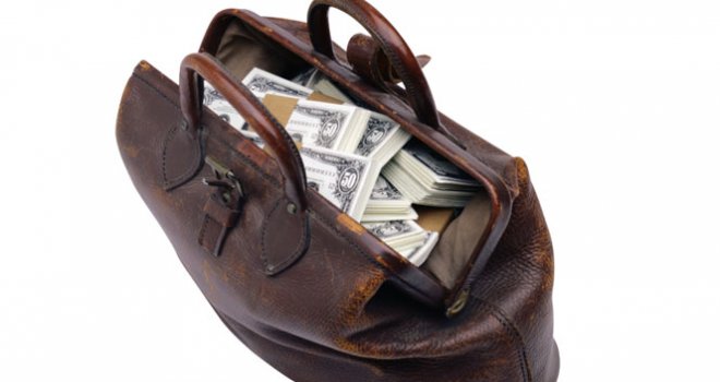 ERCAN’DAN 27 BİN 100 DOLARLA ÇIKMAYA ÇALIŞAN BİR KİŞİ HAKKINDA YASAL İŞLEM