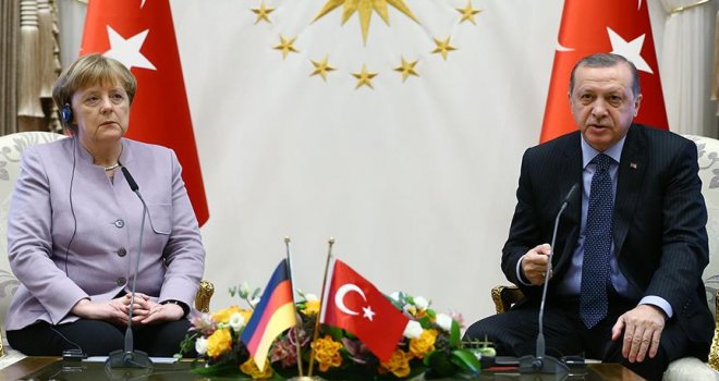Erdoğan, Merkel ile Filistin'i görüştü.