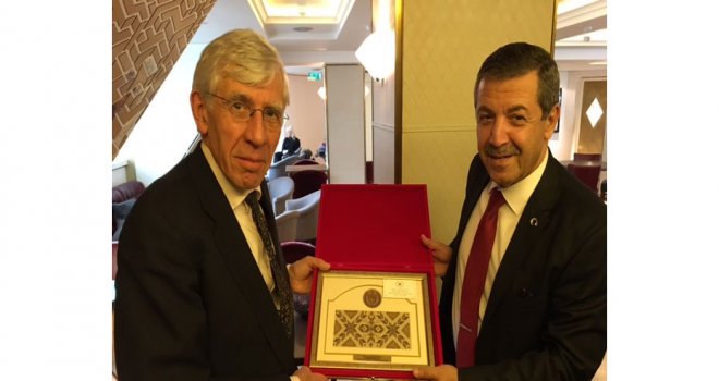 Ertuğruloğlu, Londra’da İngiltere’nin Eski Dışişleri Bakanı Straw’la görüştü