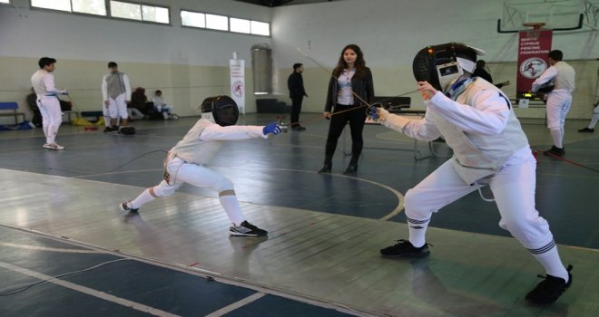 ESKRİM KKTC ŞAMPİYONASI GAÜ’DE GERÇEKLEŞTİ.