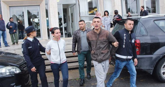 Evlerinde 2 bin 100 yıllık eski eser ele geçirildi.