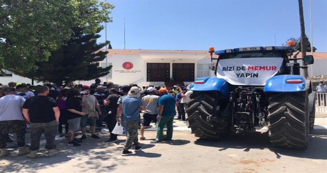 EYLEMDEKİ HAYVAN ÜRETİCİLERİ YENİDEN MECLİS ÖNÜNE DÖNDÜ