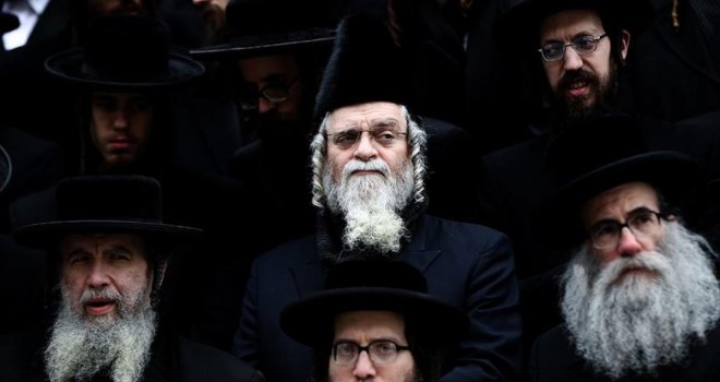 Fanatik Yahudiler koronavirüs tedavisini reddediyor