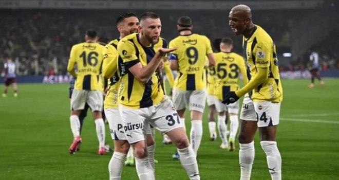 Fenerbahçe, Trabzonspor’u 4-1'le geçti: Puan farkını 3'e indirdi