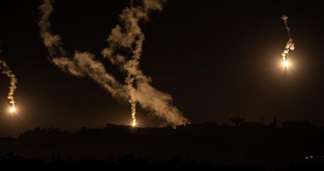 Gazze'de gece boyu süren hava ve topçu saldırılarında onlarca kişi öldü