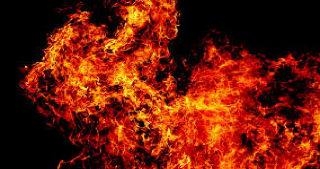 GİRNE - DEĞİRMENLİK ANAYOLUNDA SEYİR HALİNDEKİ KAMYONDA YANGIN ÇIKTI.