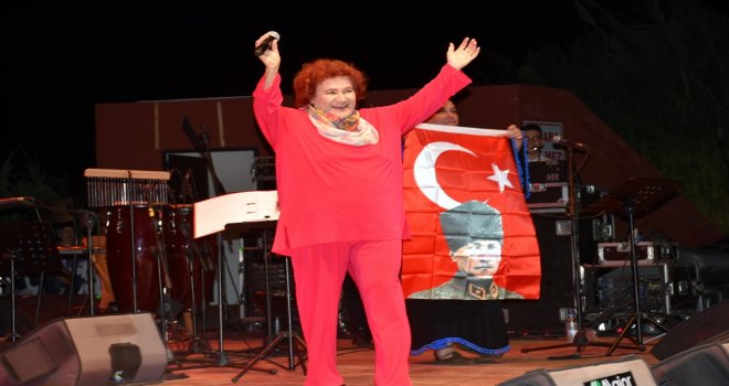 GİRNE KÜLTÜR SANAT GÜNLERİ SELDA BAĞCAN KONSERİ İLE SONA ERDİ