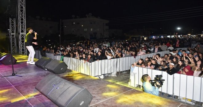 GÖNYELİ GENÇLİK FESTİVALİ’NDE SAHNE DÜN AKŞAM KIBRISLI TÜRK SANATÇILARINDI