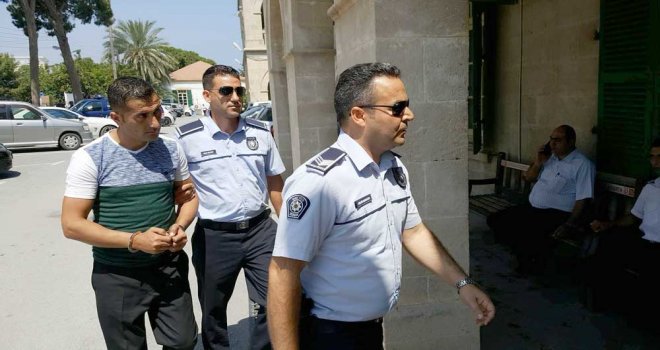 Gözünü kırpmadan defalarca bıçakladı