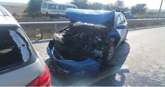 Haspolat yakınlarında dört aracın karıştığı zincirleme trafik kazası ucuz atlatıldı