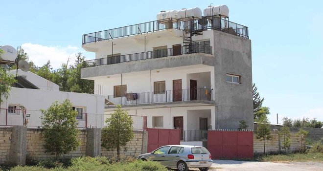 Haspolat'da kaçak apartman bulundu