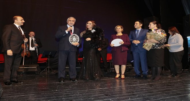 HÜNER COŞKUNER VE CEM KAFKAS KANSER HASTALARINA YARDIM DERNEĞİ YARARINA KONSER VERDİ...