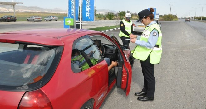 İki sürücü ehliyetsiz çıktı