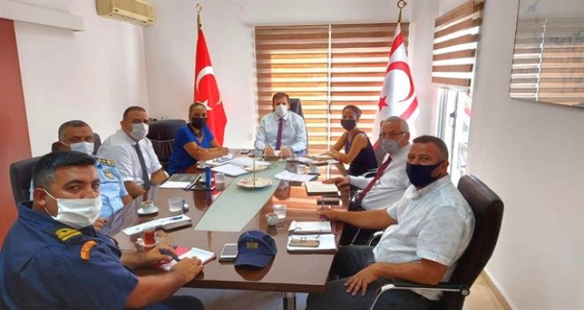 İLÇE EMNİYET KURULLARI  COVİD-19 SALGINIYLA MÜCADELE VE DENETİMLERİN ARTIRILMASI GÜNDEMİYLE  TOPLANDI