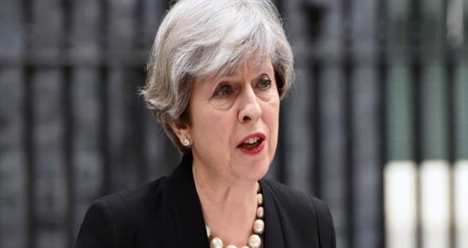 İngiltere Başbakanı May Ağrotur üssü’nde