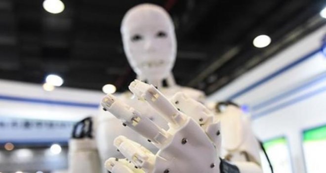 İNGİLTERE'DE 'ROBOT HEMŞİRE VE DOKTOR REFORMU' ÖNERİSİ.