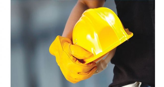 İnşaattan düşen işçi yaralandı