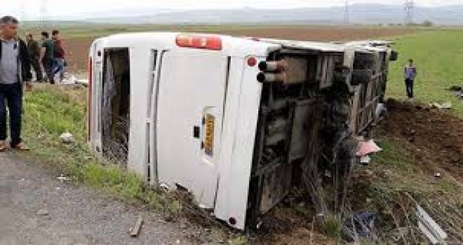 İRAN'DA YOLCU OTOBÜSÜ DEVRİLDİ'  13 ÖLÜ