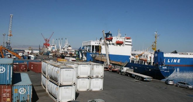 İş insanları gümrüklerde hayat pahalılığına karşı eylemde