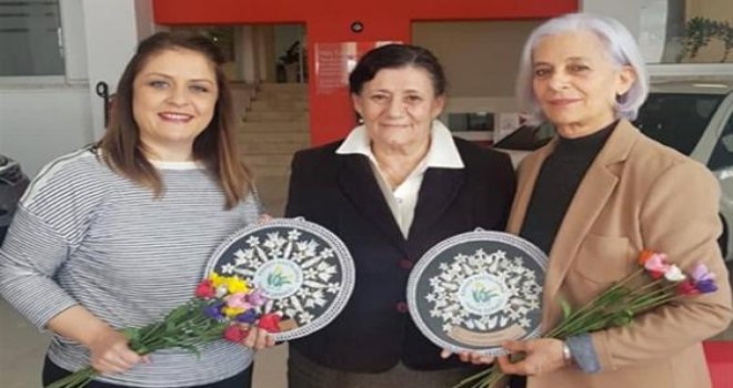 İş Kadınları Derneği'nden kanser hastalarına bağış