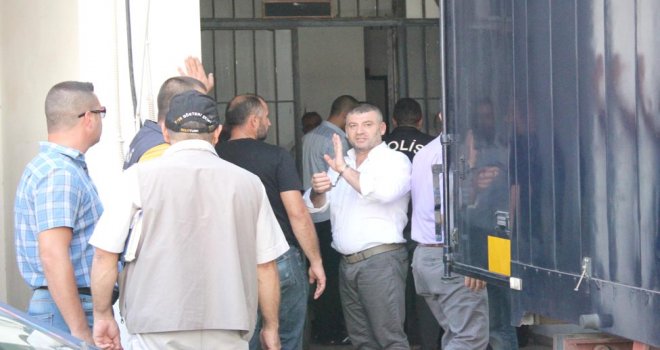 İsmet Felek sınır dışı ediliyor