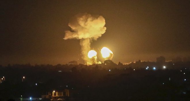 İsrail uçakları, Gazze'de Hamas'a ait iki noktayı vurdu