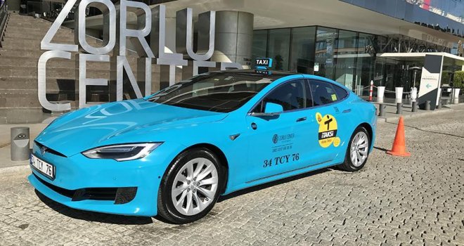 İstanbul'a turkuaz ve siyah renkli taksiler geliyor..
