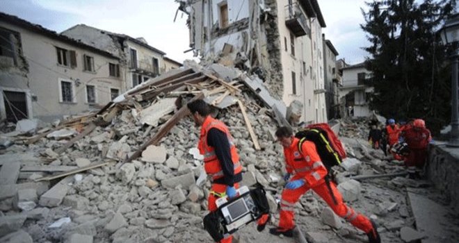 İtalya depremlerle sallandı