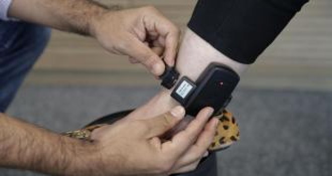 İTALYA'DA SIĞINMACILARA "ELEKTRONİK BİLEKLİK" ÖNERİSİ