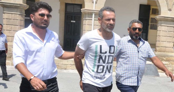 Kanlı giysiler çöp bidonundan çıktı