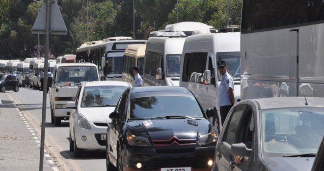 Kar-İş'in eylemi Meclis önünde devam ediyor