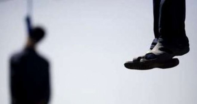 Karakolda Kendini Astı!