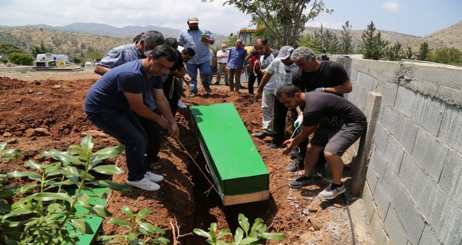 KARPAZ’DA CESETLERİ BULUNAN 9 MÜLTECİ, LEFKE’DE TOPRAĞA VERİLDİ..