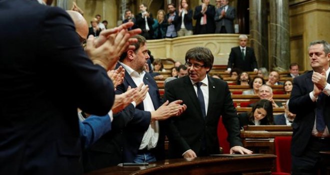 KATALONYA, BAĞIMSIZLIK İLANINI ASKIYA ALDI