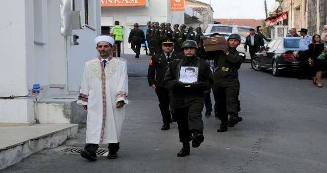 KAYIP ŞEHİT HÜSEYİN ERTAN ALİ LEFKE’DE ASKERİ TÖRENLE DEFNEDİLDİ