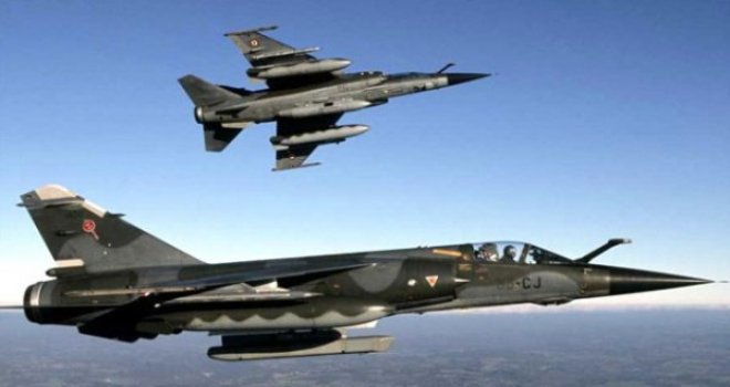 Kıbrısdan kalkan uçaklar Suriyeyi vurdu