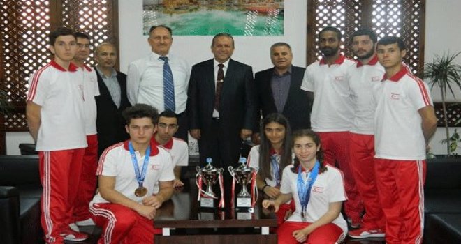 KKTC Kickboks Milli Takım Kafilesi  Ataoğlu'nu ziyaret etti