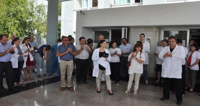 Konu Göç Yasası Yada Mali Protokol Olunca Hemen İmzalıyorsunuz