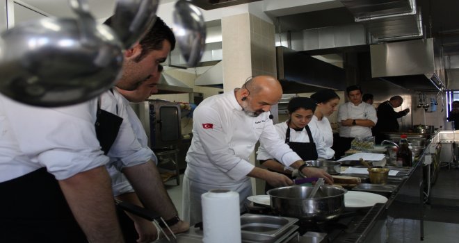 LAÜ 2012 yılının en ünlü şefi seçilen Aydın Demir’i ağırladı.