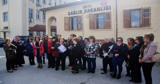 LEFKE BÖLGESİ ÖRGÜTLERİNDEN SAĞLIK BAKANLIĞI ÖNÜNDE EYLEM...
