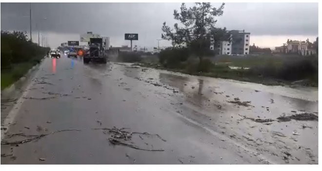 Lefkoşa – Girne anayolu kapandı
