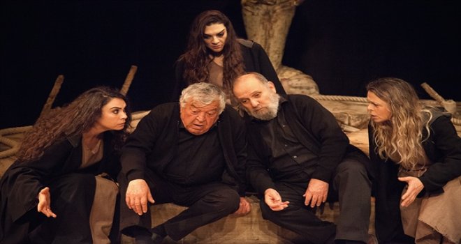 LEFKOŞA BELEDİYE TİYATROSU’NUN YENİ OYUNU HÜZÜN ANA VE ÇOCUKLARI BAŞLIYOR