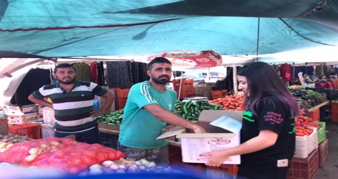 LEFKOŞA İYİLİK GÖNÜLLÜLERİ HALKA SOĞUK SU DAĞITTI