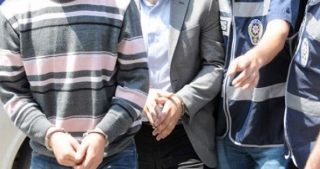 LEFKOŞA VE GÖNYELİ’DE UYUŞTURUCU MADDE BULUNDURMAKTAN 5 KİŞİ TUTUKLANDI