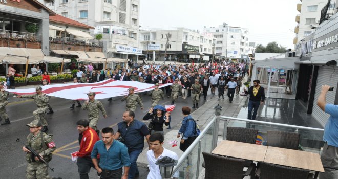 LEFKOŞA’DA TÖREN YÜRÜYÜŞÜ VE BANDO KONSERİ GERÇEKLEŞTİRİLDİ