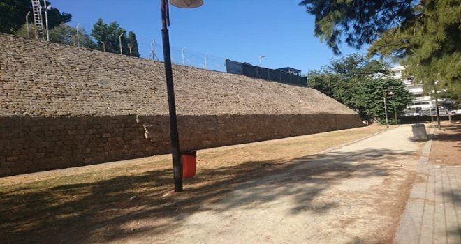 LEFKOŞA'DAKİ SURLARIN BİR BÖLÜMÜNÜN TEMİZLİĞİ TAMAMLANDI